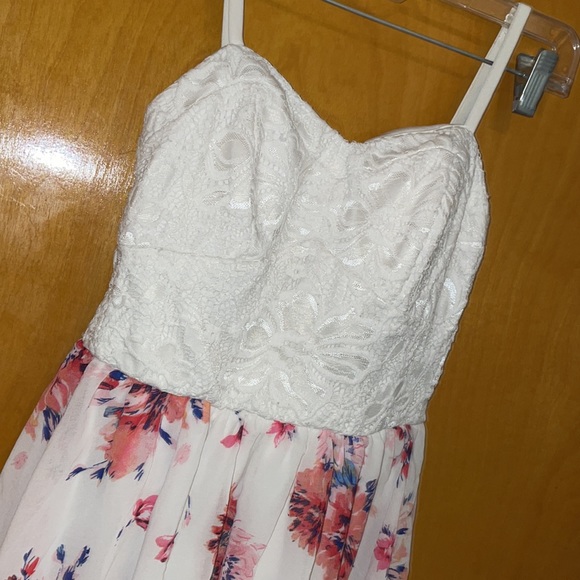 High-Low Floral Dress - Picture 2 of 6